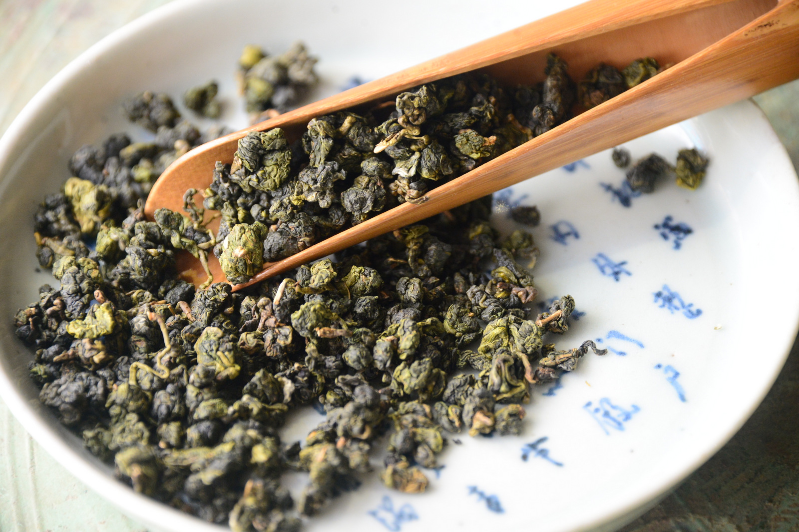 ô long là một trong những loại trà được ưa chuộng nhiều nhất trên thế giới vì hương vị và những công dụng