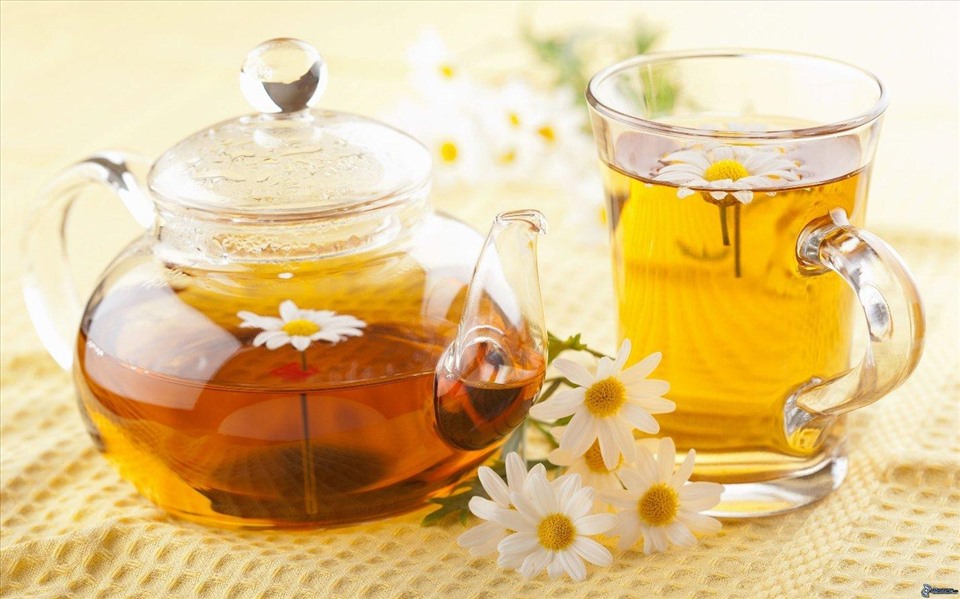 Trà hoa cúc là một trong các loại trà thảo mộc giúp cải thiện giấc ngủ hiệu quả