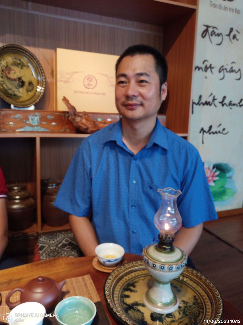 Anh Vũ Đình Mạnh Chủ tịch của Không gian gốm Việt trò chuyện về gốm, về trà, vầ ấm trà An Thổ Túc